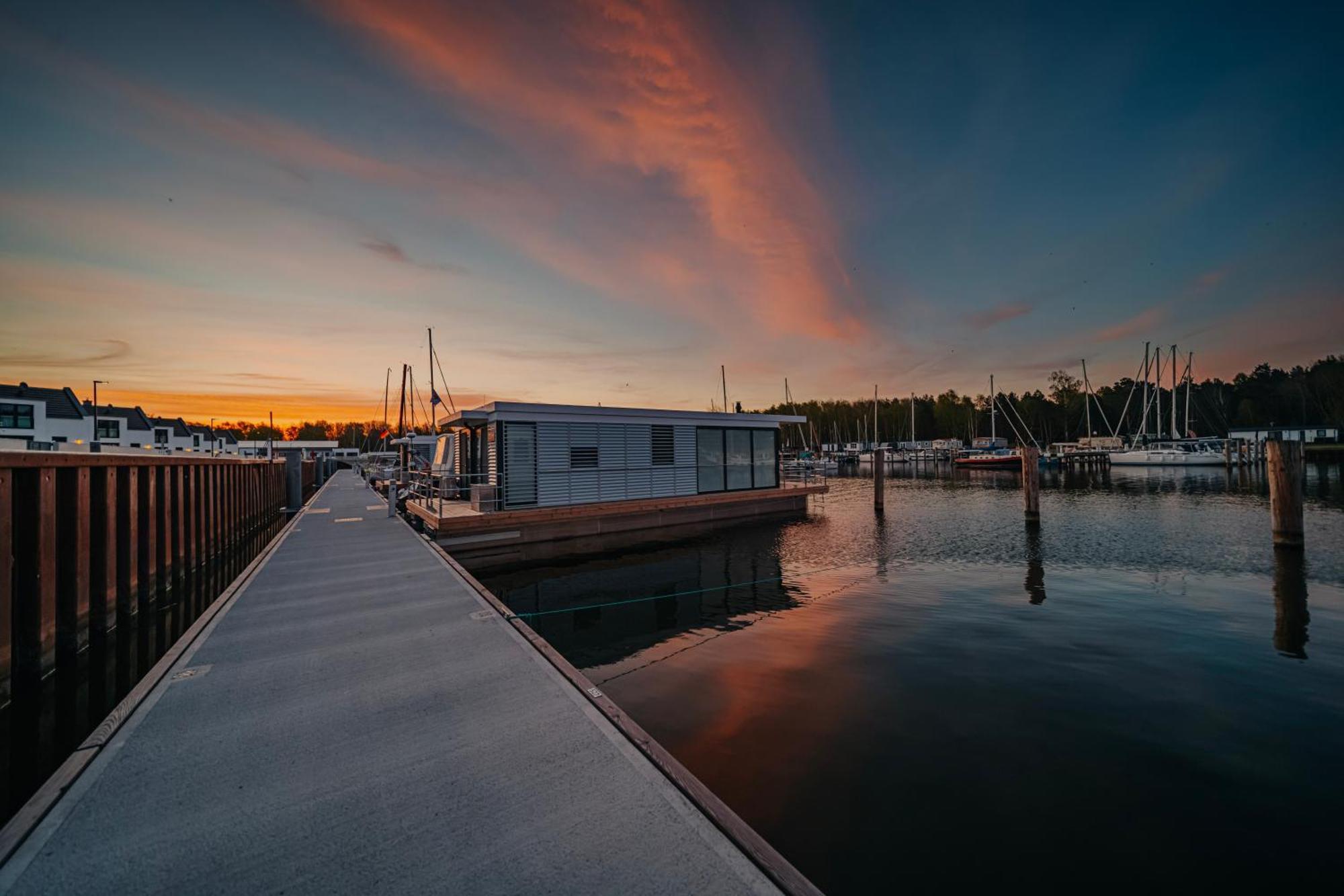 Schwimmendes Ferienhaus "Trinity" Ihr Seahome Auf Der Ostsee Peenemunde Exteriör bild